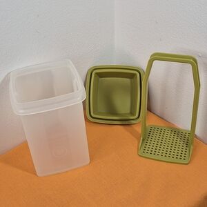 Vintage Tupperware Pickle Keeper 1330-8